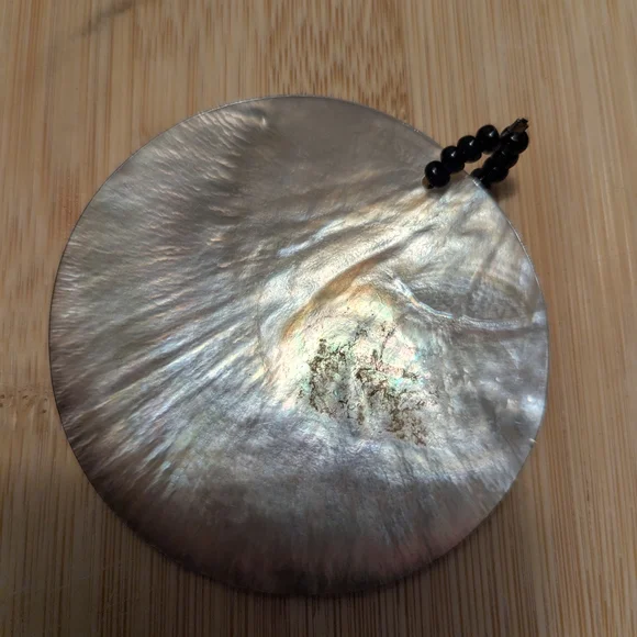 Mother Of Pearl Shell Pendant - Picture 3 of 3